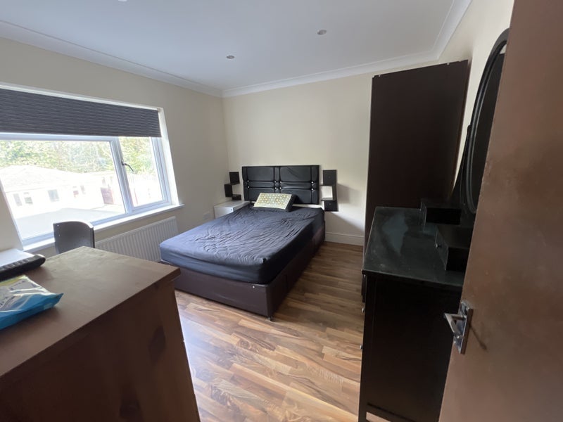Flat Argyle Avenue in Greater London