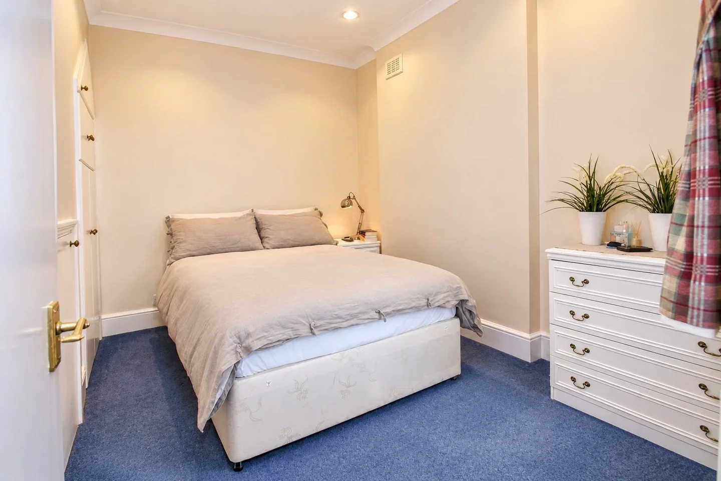 Flat Dartmouth Road in Greater London