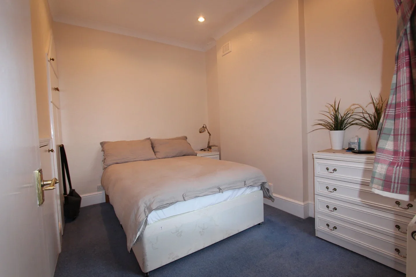 Flat Dartmouth Road in Greater London