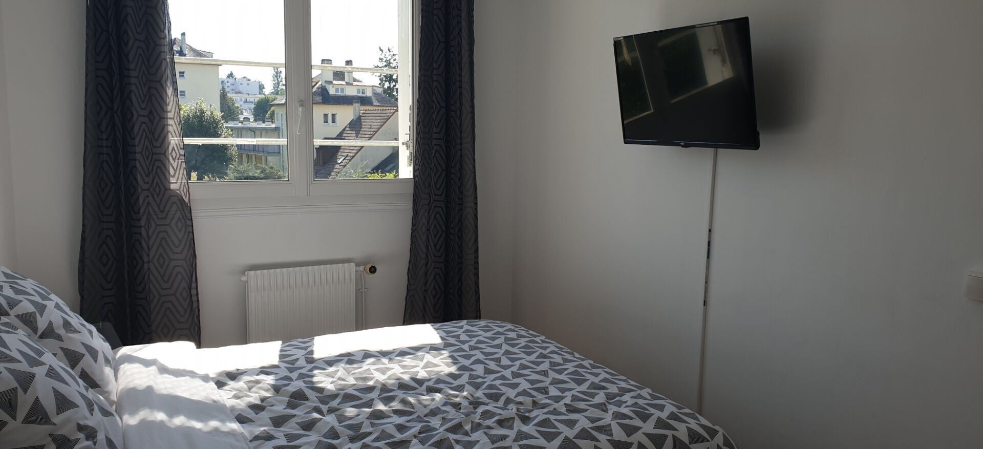 Room Rue des Charmes in Le Mans