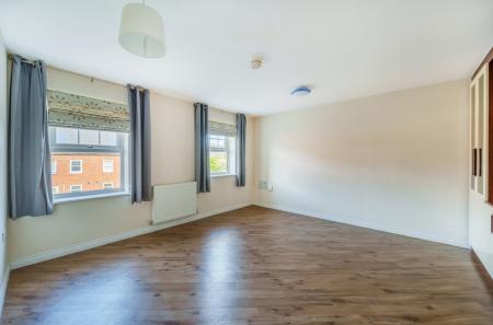 Flat Renwick Drive in Greater London