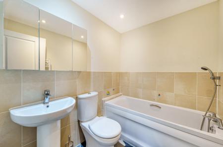 Flat Renwick Drive in Greater London