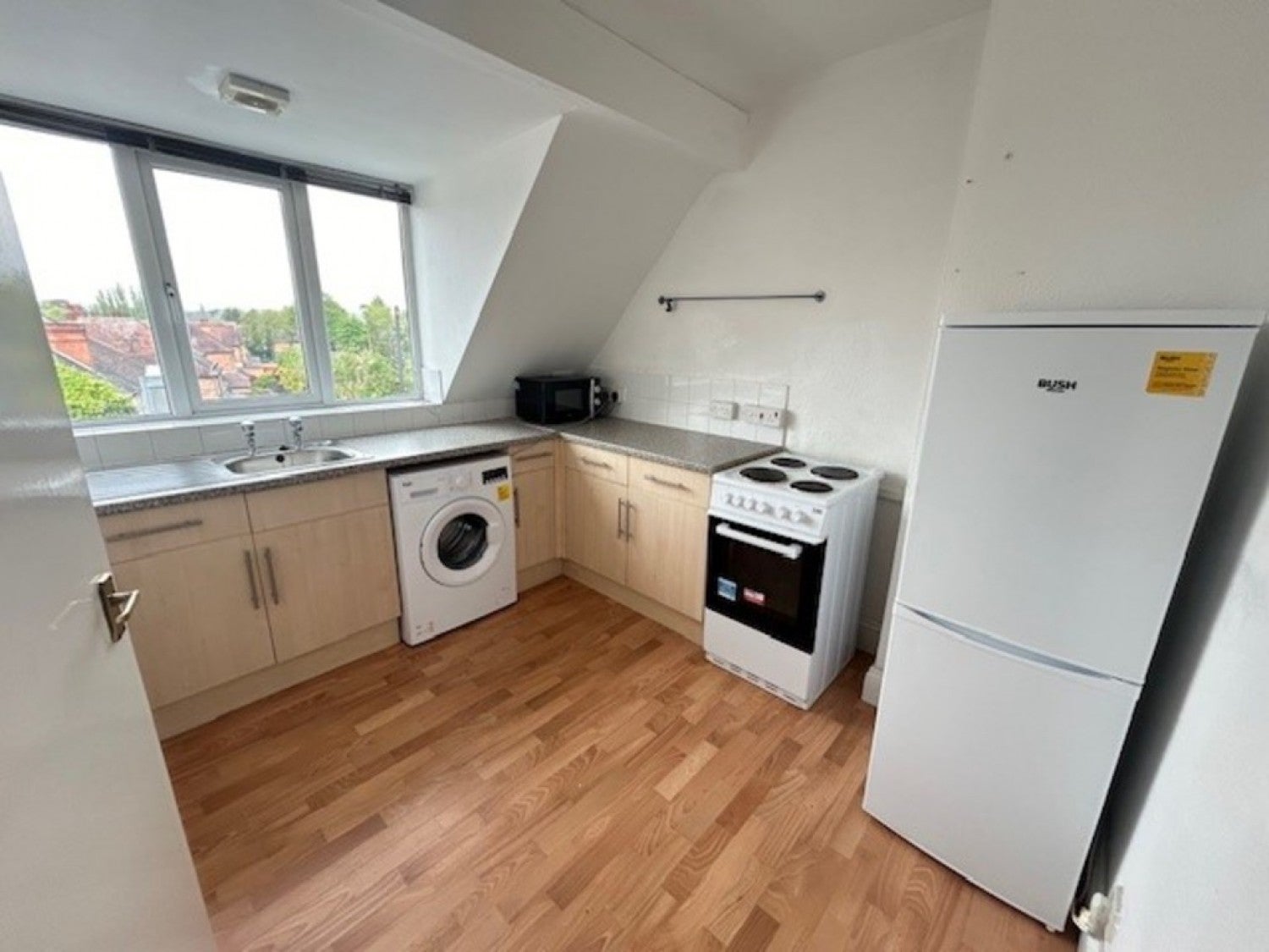 Flat Broadfields Road in Birmingham
