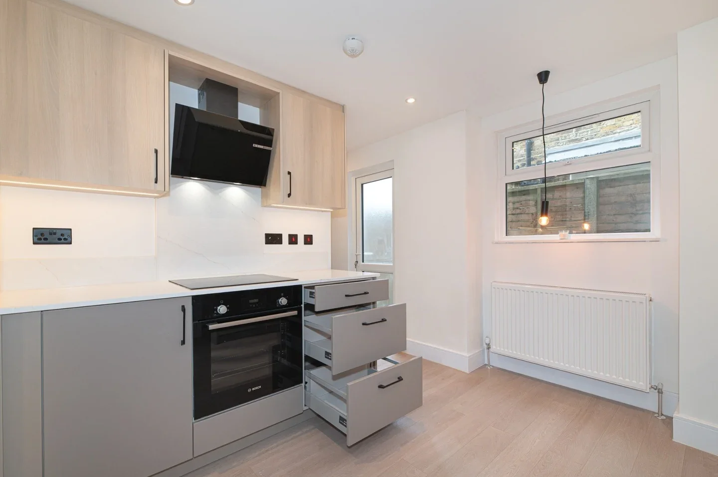 Flat Quicks Road in Greater London