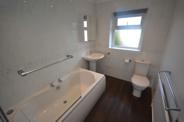 House Nevin Avenue in Cheadle Hulme