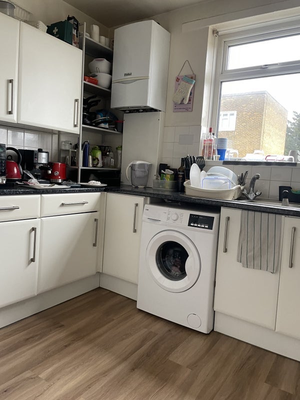 Room Ashfield Road in Greater London