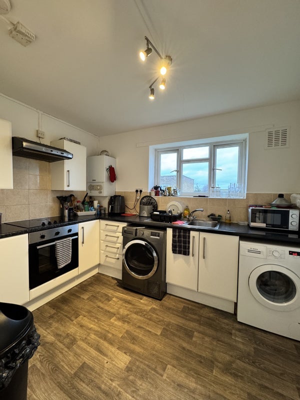 Room Ashfield Road in Greater London