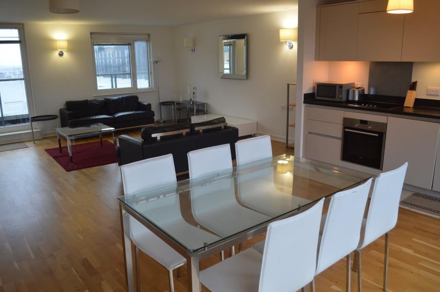 Flat Empire Way in Greater London