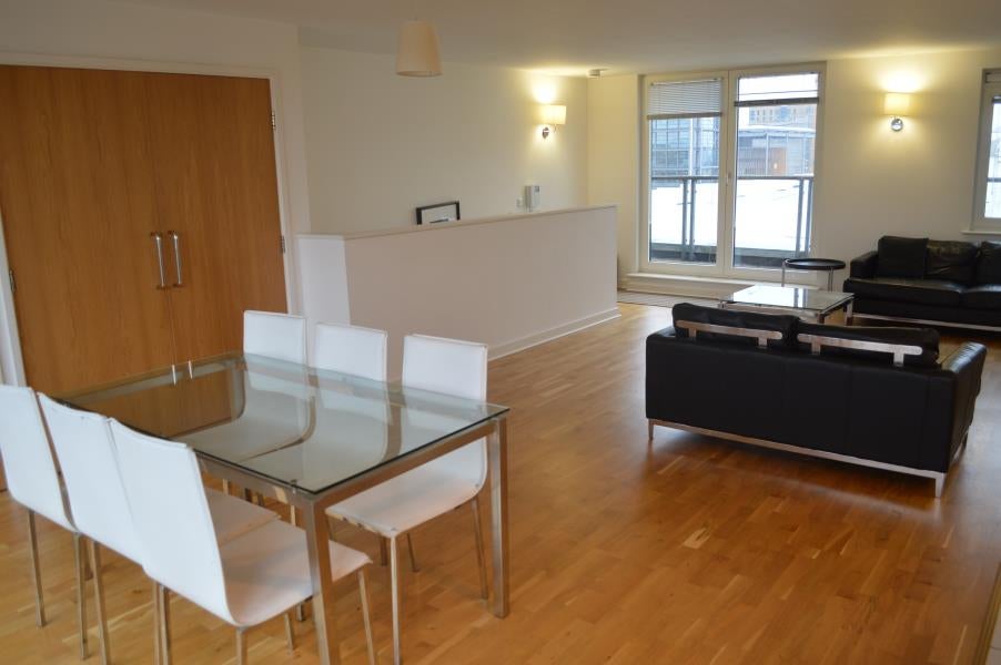 Flat Empire Way in Greater London