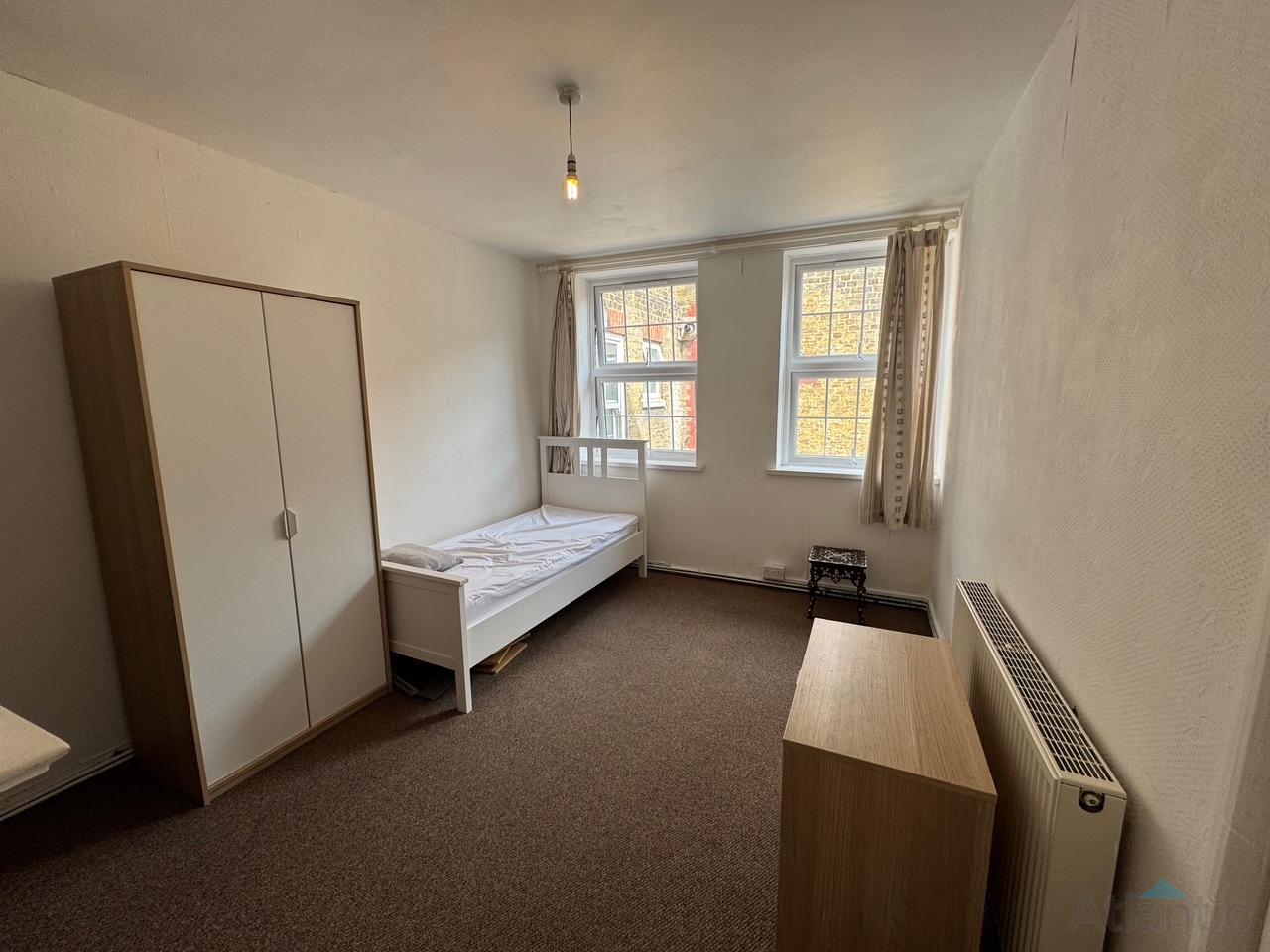 Flat Wentworth Street in London