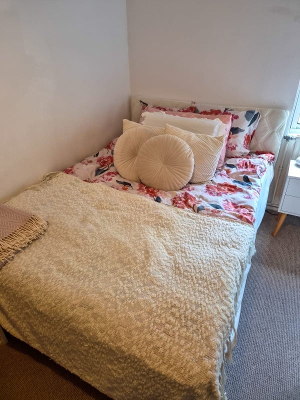 Room Upper Caldy Walk in Greater London