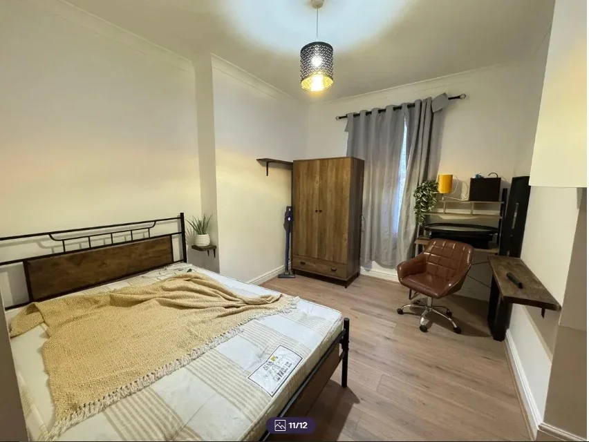 Flat Burdett Road in Greater London