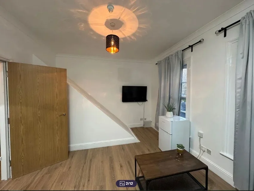 Flat Burdett Road in Greater London