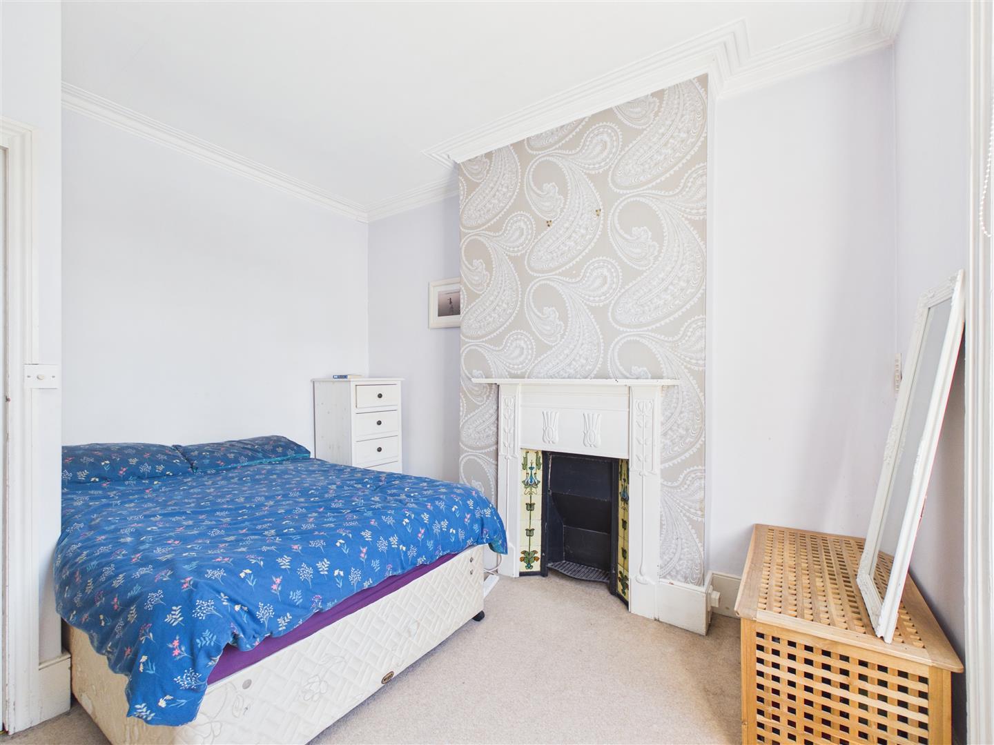 Flat Cumberland Road in Greater London