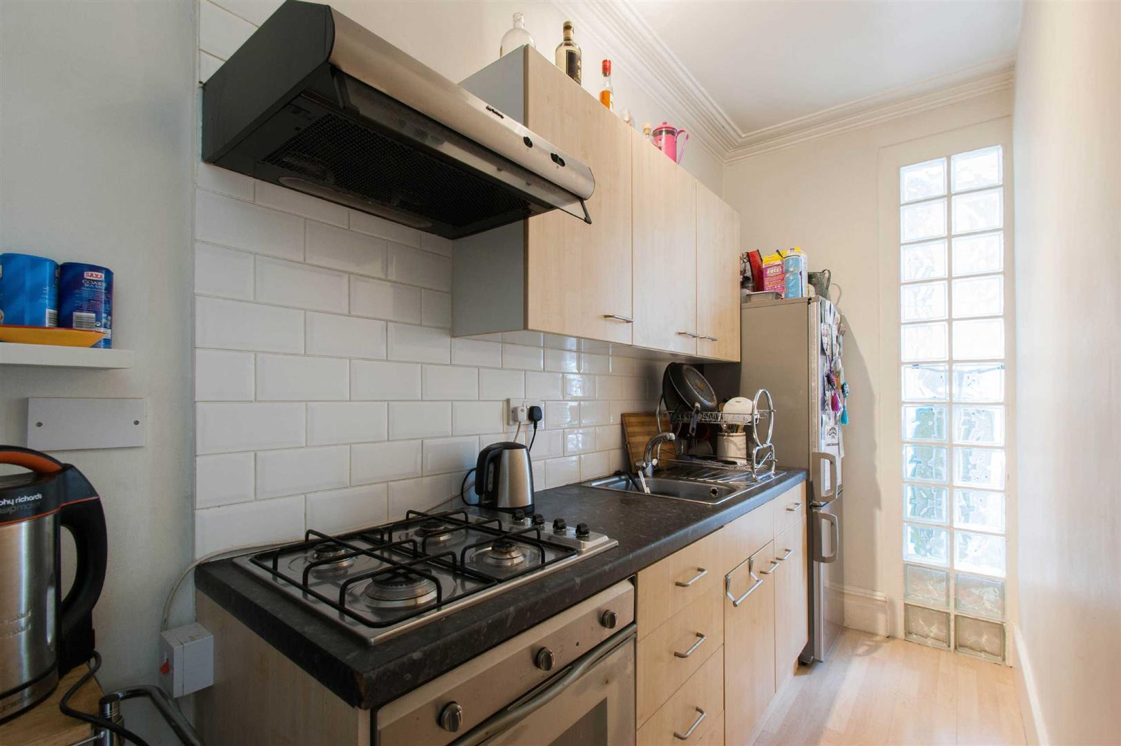 Flat Cumberland Road in Greater London