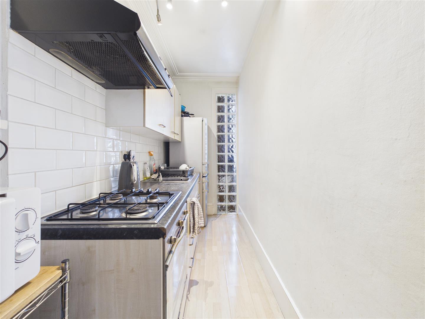 Flat Cumberland Road in Greater London
