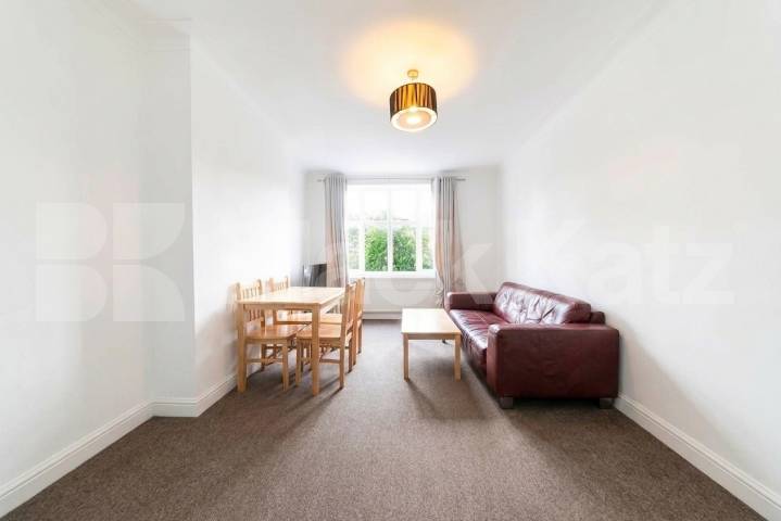 Flat Iverson Road in Greater London