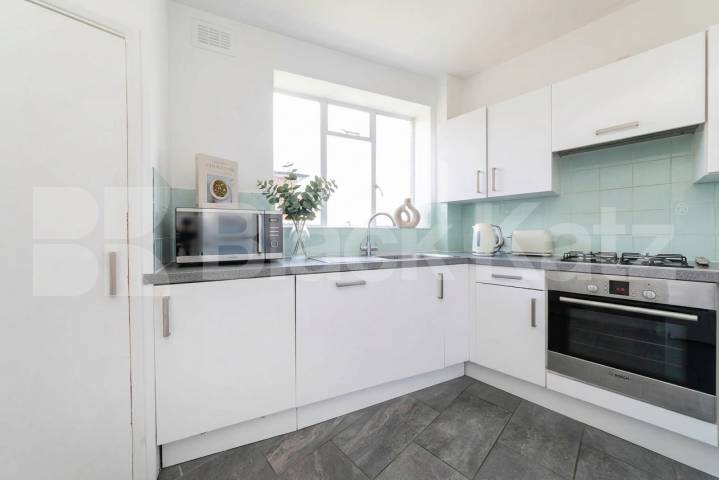 Flat Iverson Road in Greater London