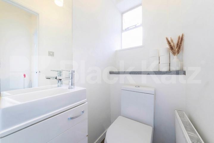 Flat Iverson Road in Greater London