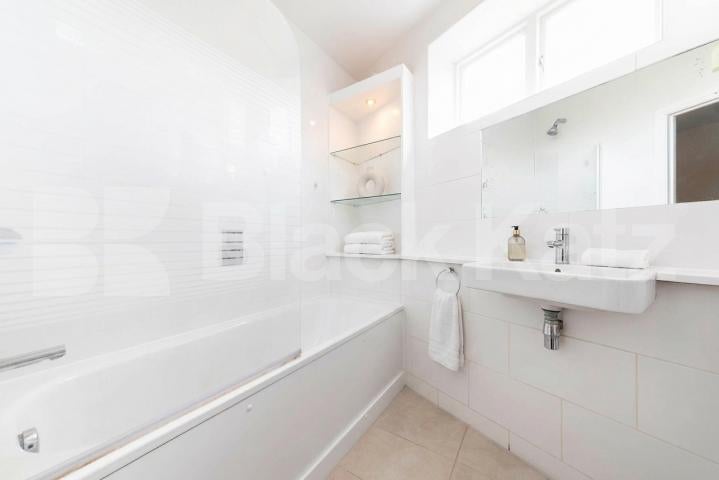 Flat Iverson Road in Greater London