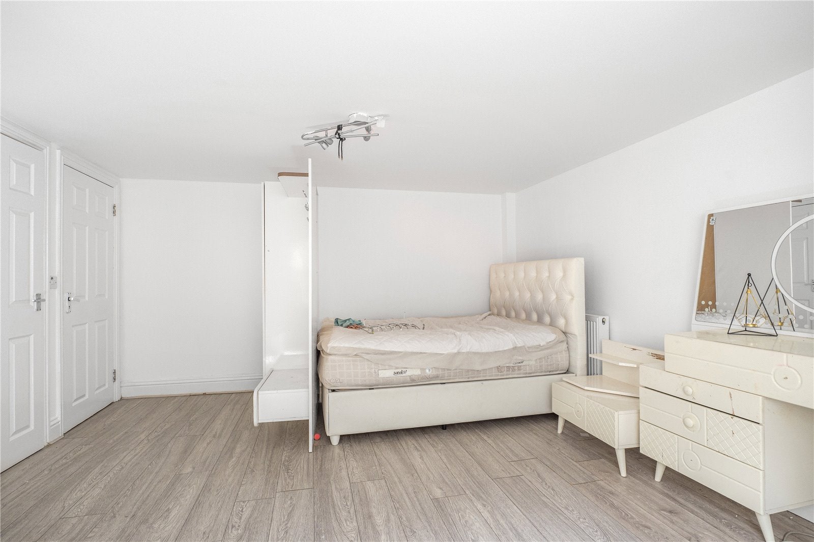 Flat Graham Road in Greater London
