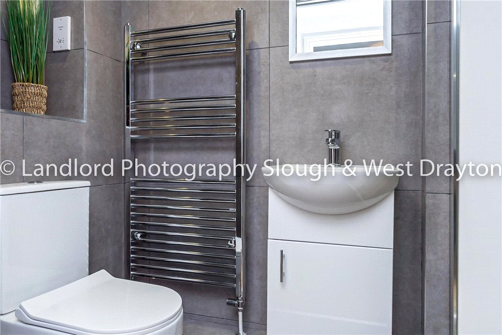 Room Broomfield in Guildford