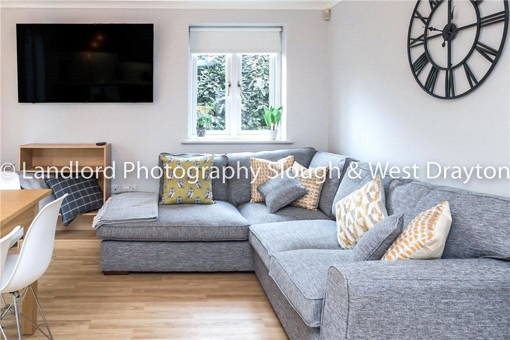 Room Broomfield in Guildford