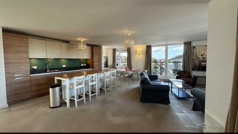 Room Empire Way in Greater London