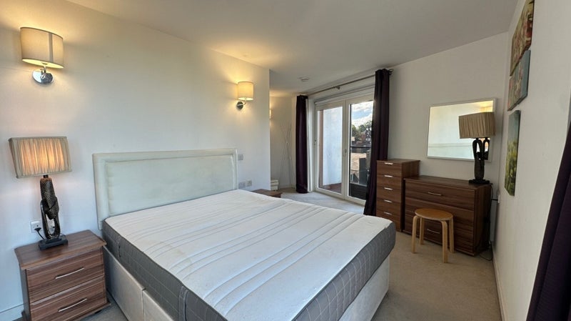 Room Empire Way in Greater London