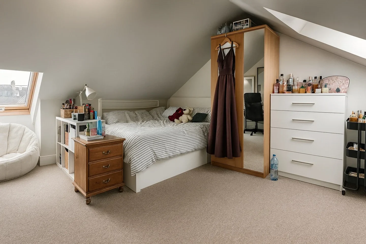Flat Sirdar Road in Greater London