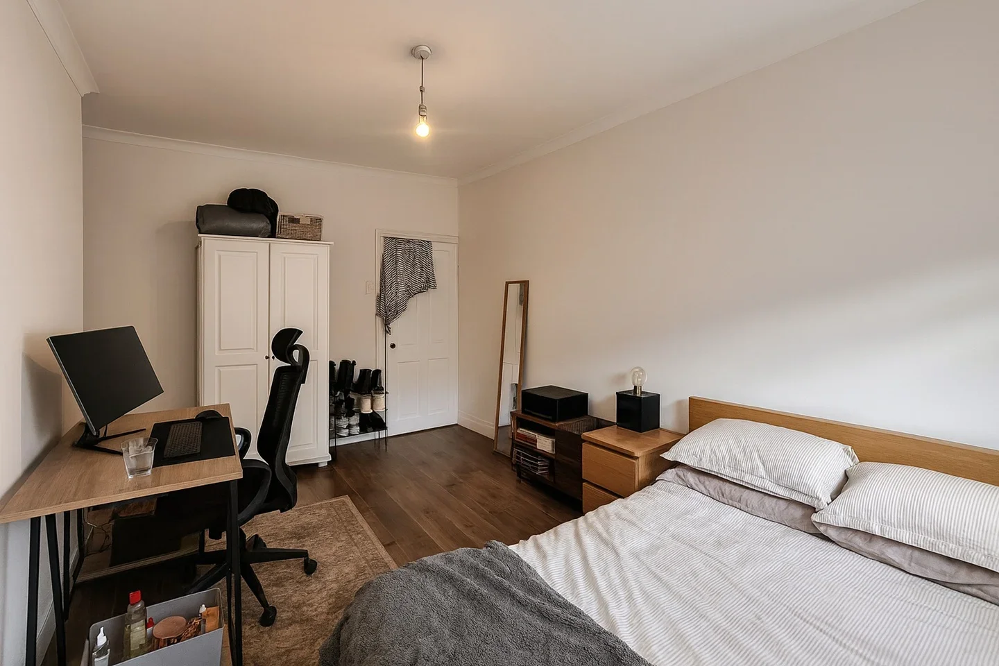 Flat Sirdar Road in Greater London
