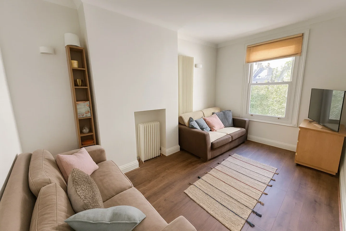 Flat Sirdar Road in Greater London