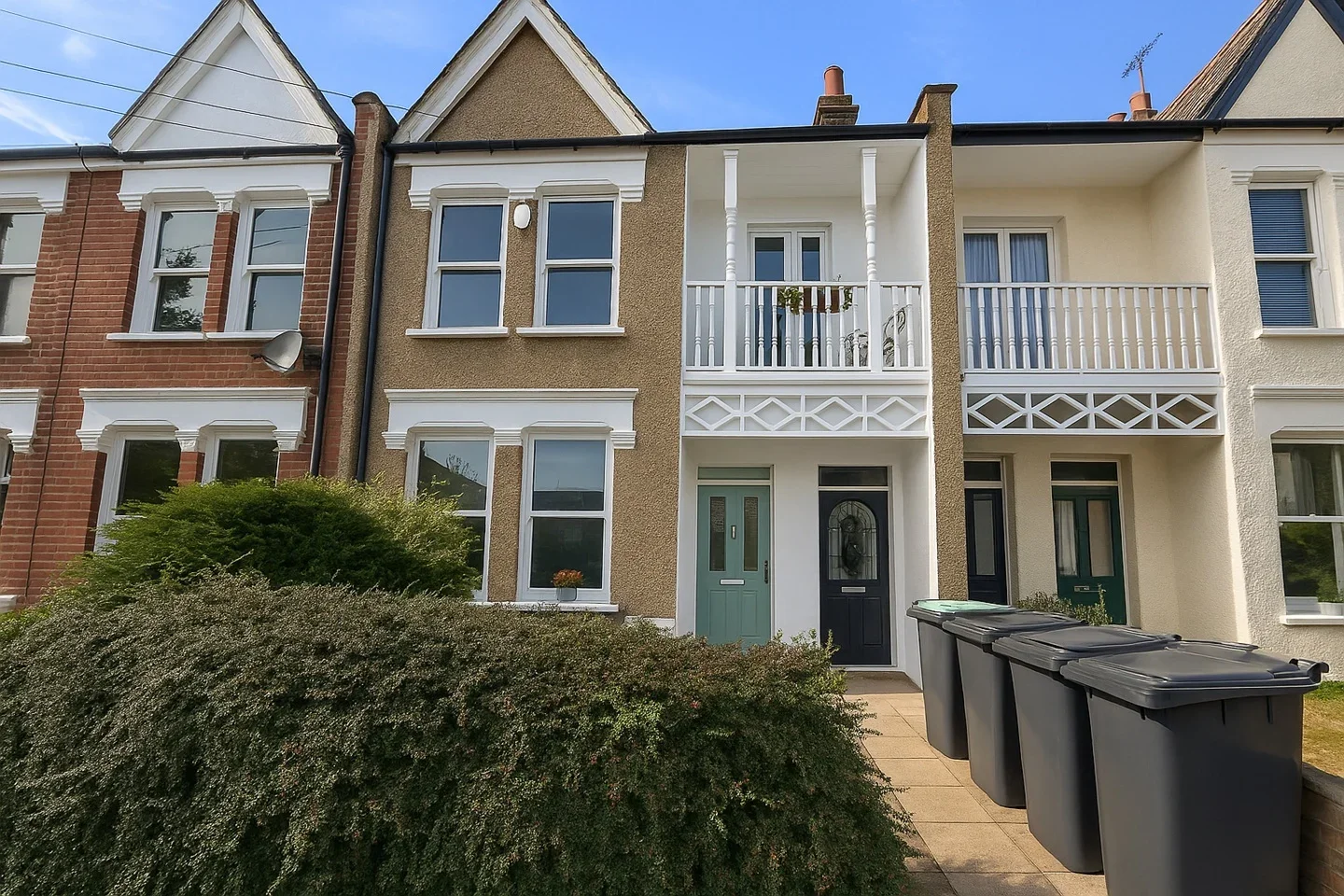 Flat Sirdar Road in Greater London