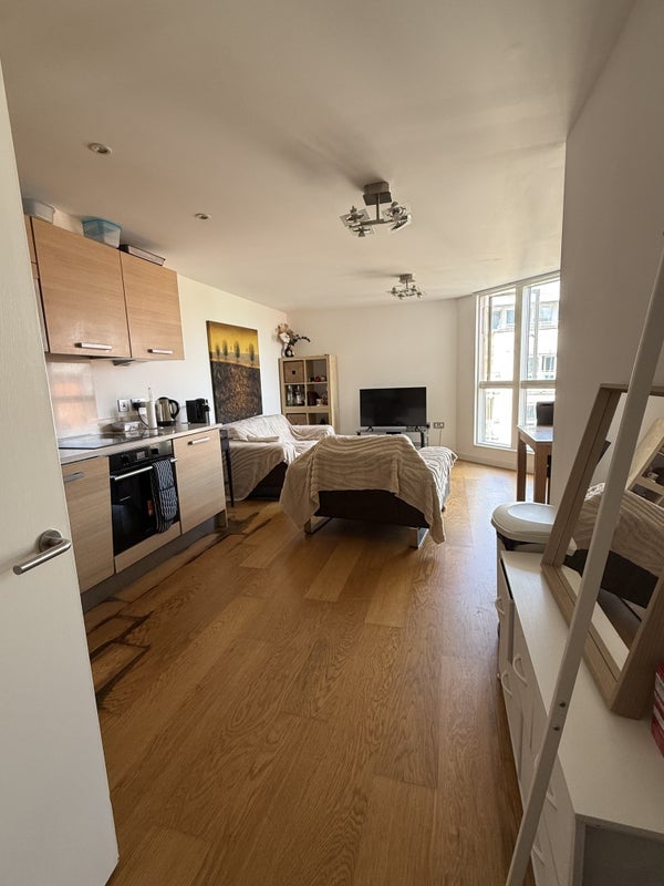 Room Canada Street in Greater London