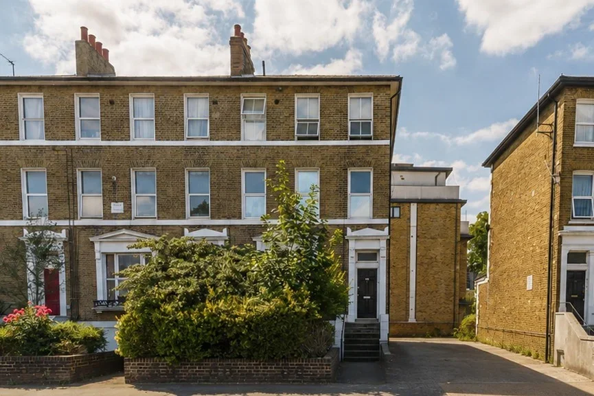 Flat St James's Road in Greater London