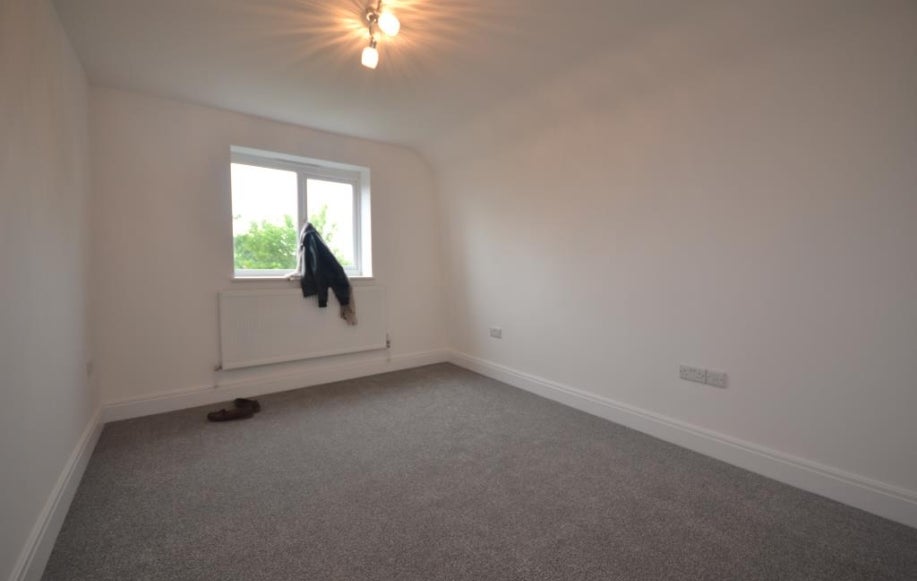 Flat Waverley Road in Reading