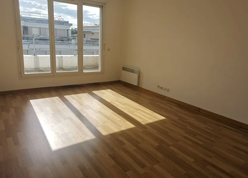 Flat Allée de Madrid in Massy