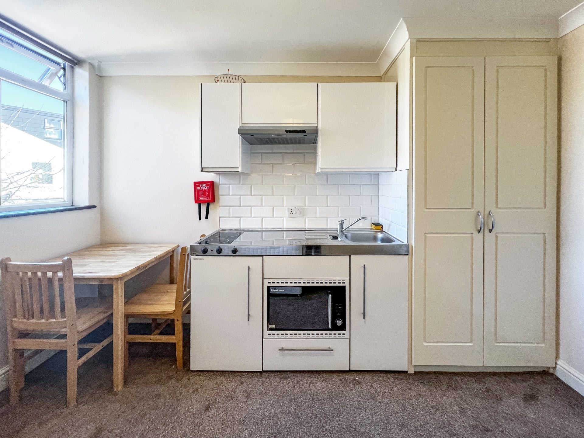 Flat Olive Road in Greater London