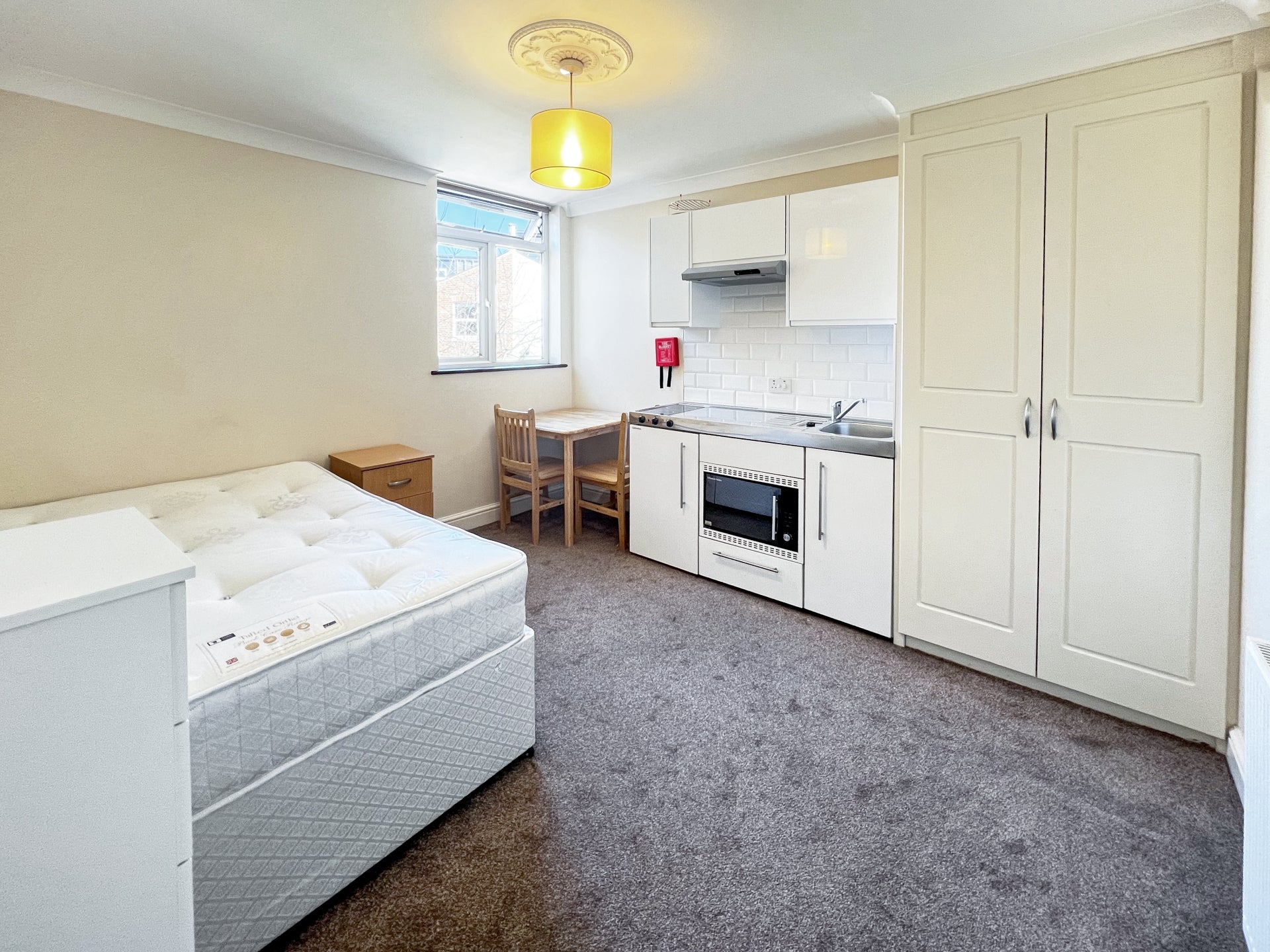 Flat Olive Road in Greater London