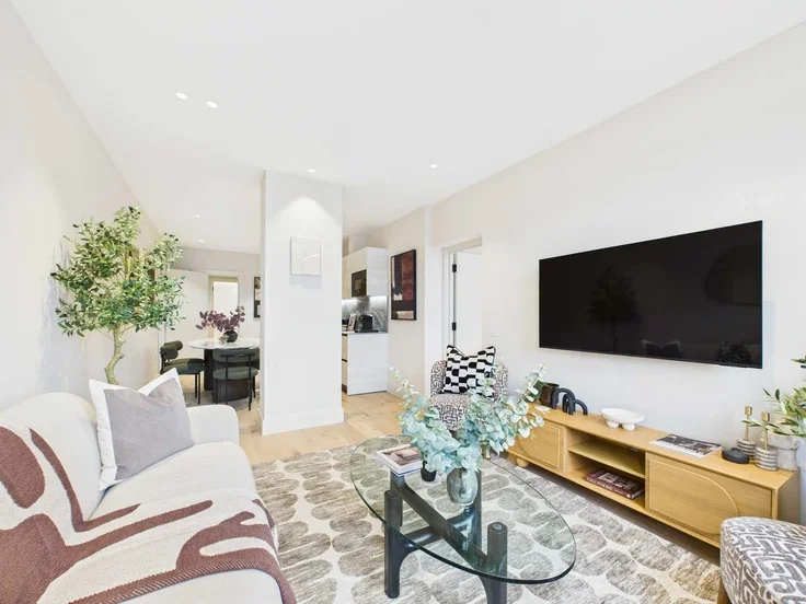 Flat St. Pancras Way in Greater London
