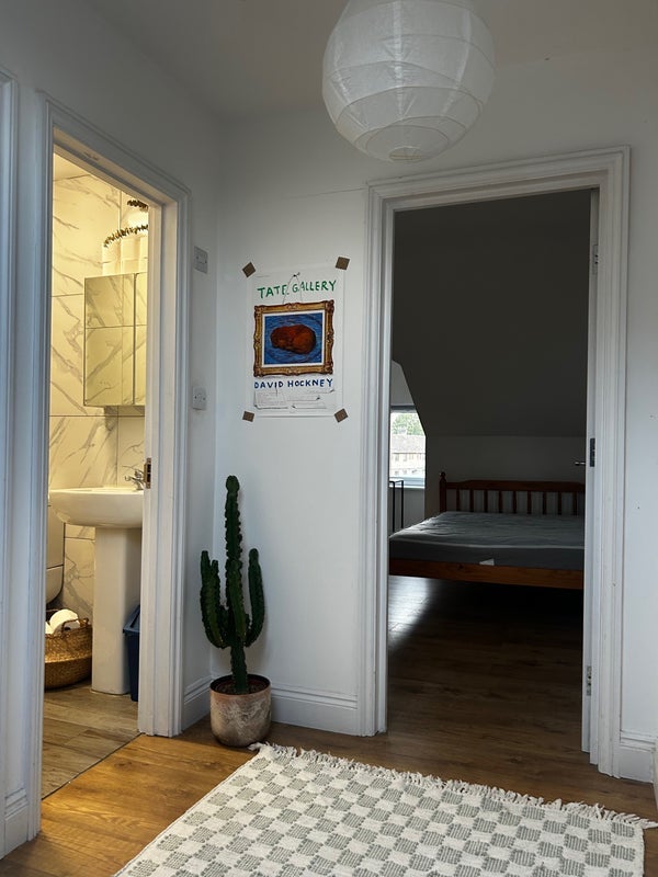 Room Upper Clapton Road in Greater London