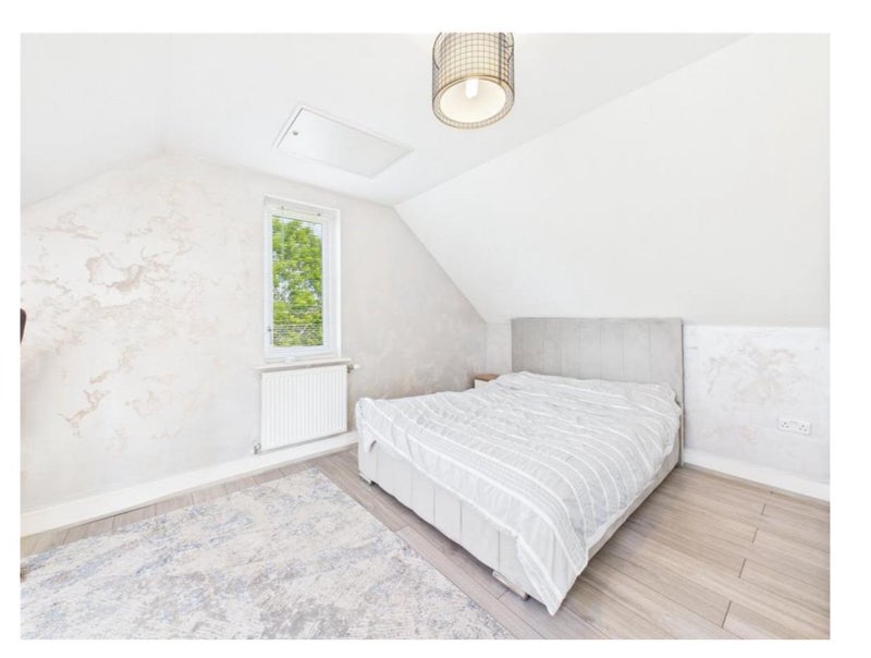 Room Parkes Avenue in Locking Parklands