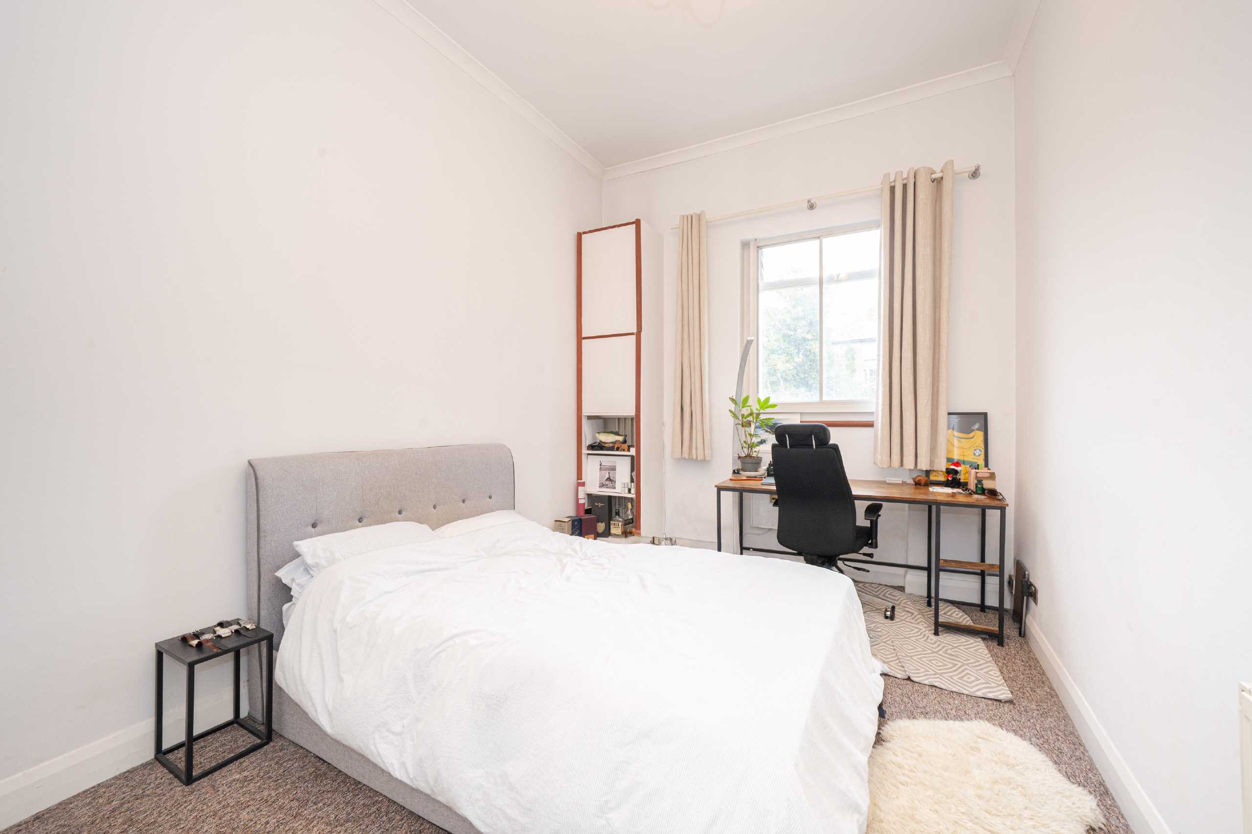 Flat Sinclair Road in Greater London