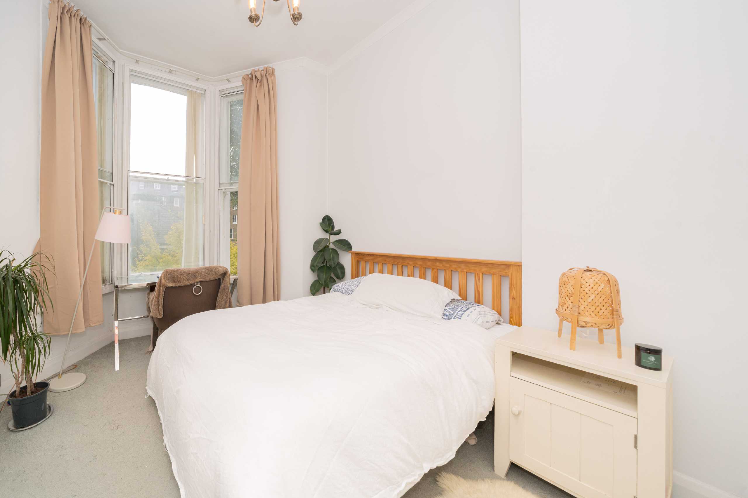 Flat Sinclair Road in Greater London