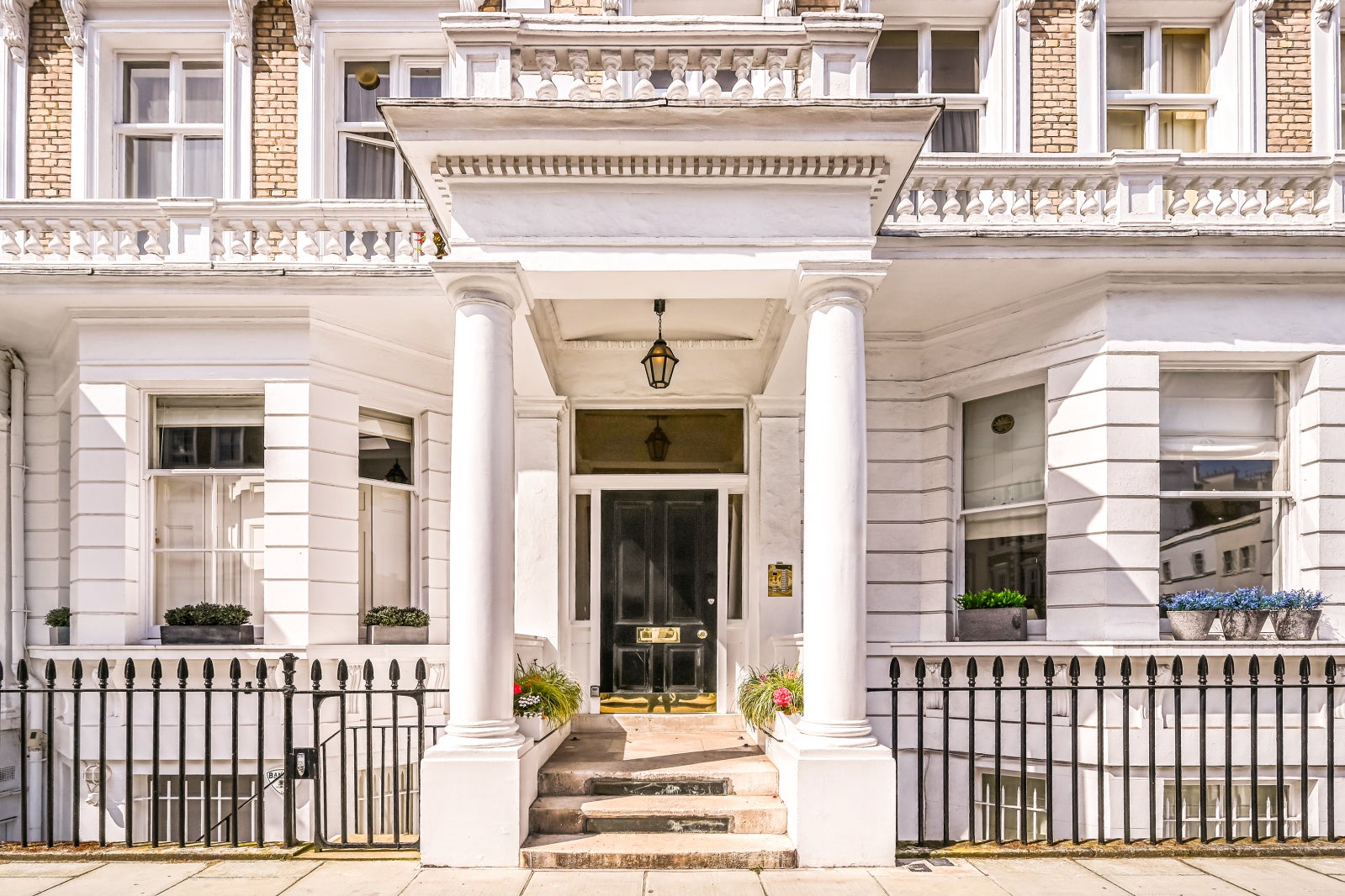 Flat Onslow Gardens in Greater London