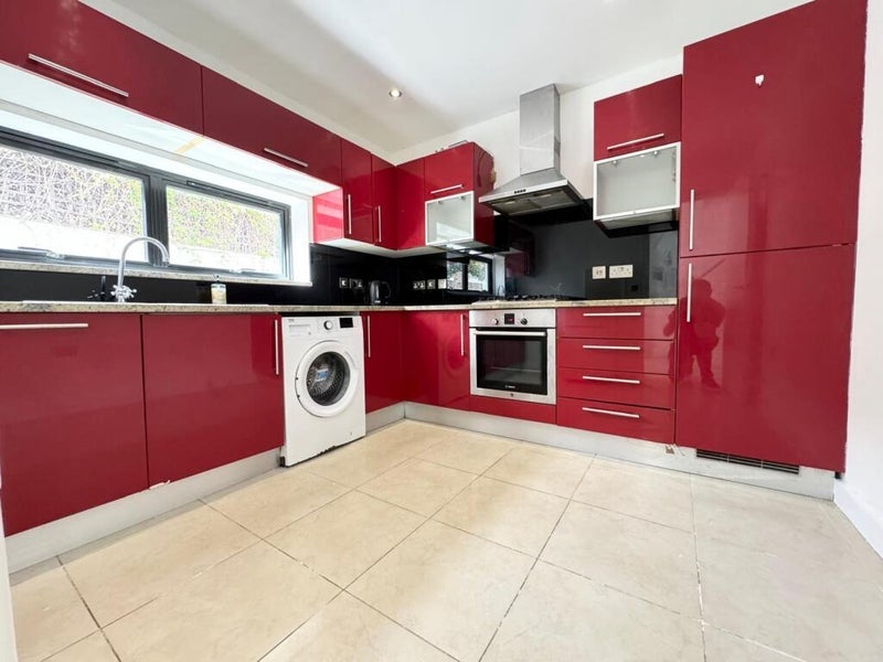 Room Holloway Road in Greater London