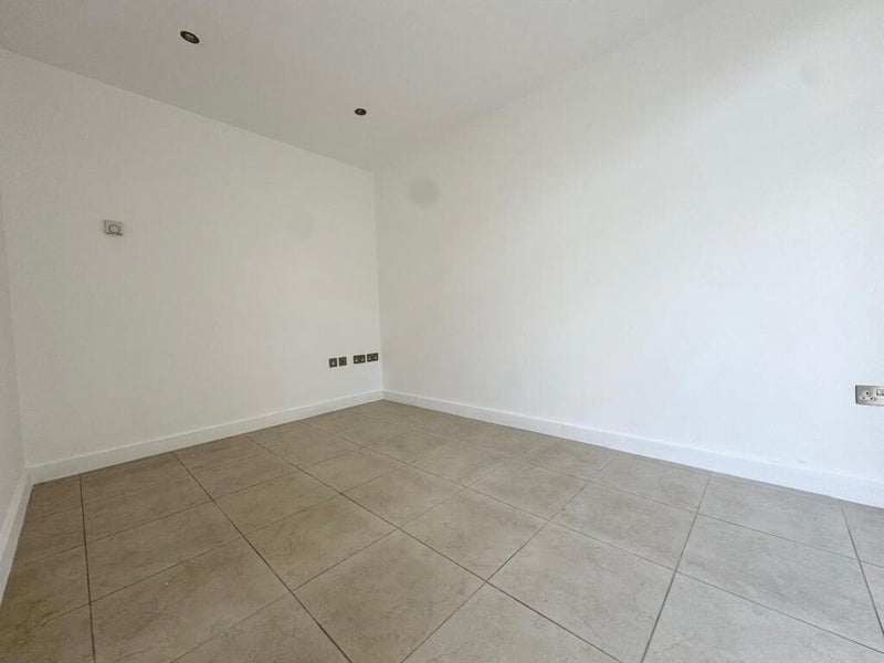 Room Holloway Road in Greater London