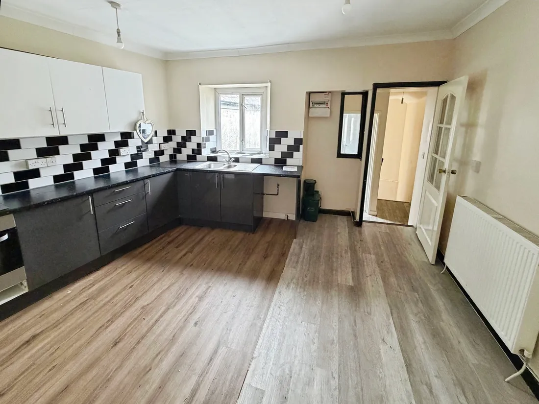 Flat Woodfield Street in Swansea