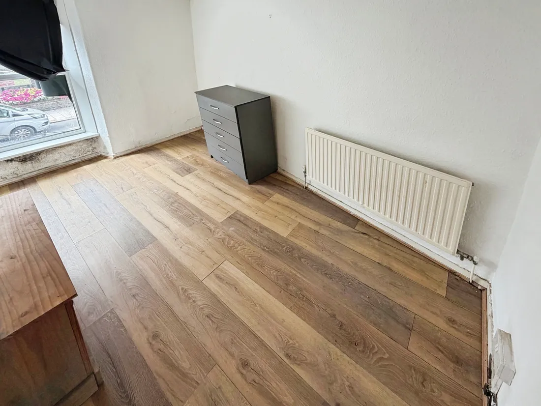 Flat Woodfield Street in Swansea
