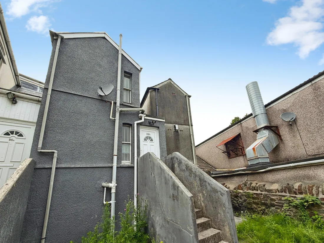 Flat Woodfield Street in Swansea